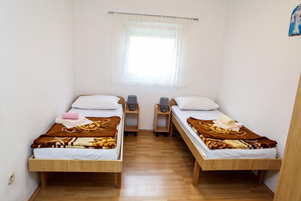 Ana Stjepan Nikolic - Pilgrim'S 2Nd Home Medugorje Ruang foto