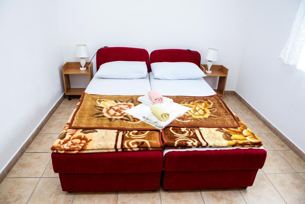 Ana Stjepan Nikolic - Pilgrim'S 2Nd Home Medugorje Ruang foto